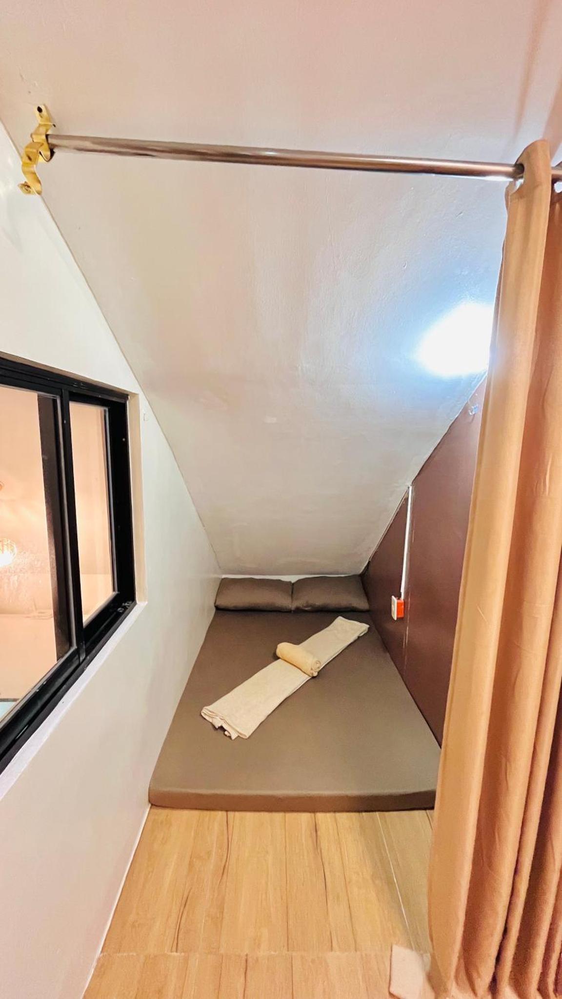 Golden 8 Airport Hostel - Mactan Cebu