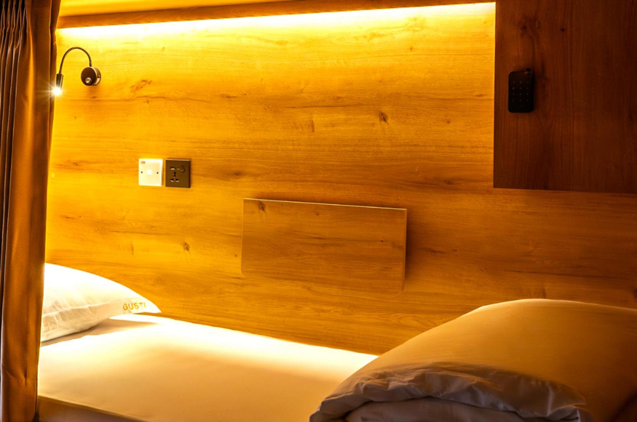 GUSTI Backpackers Capsule Hostel Singapore — photo 5