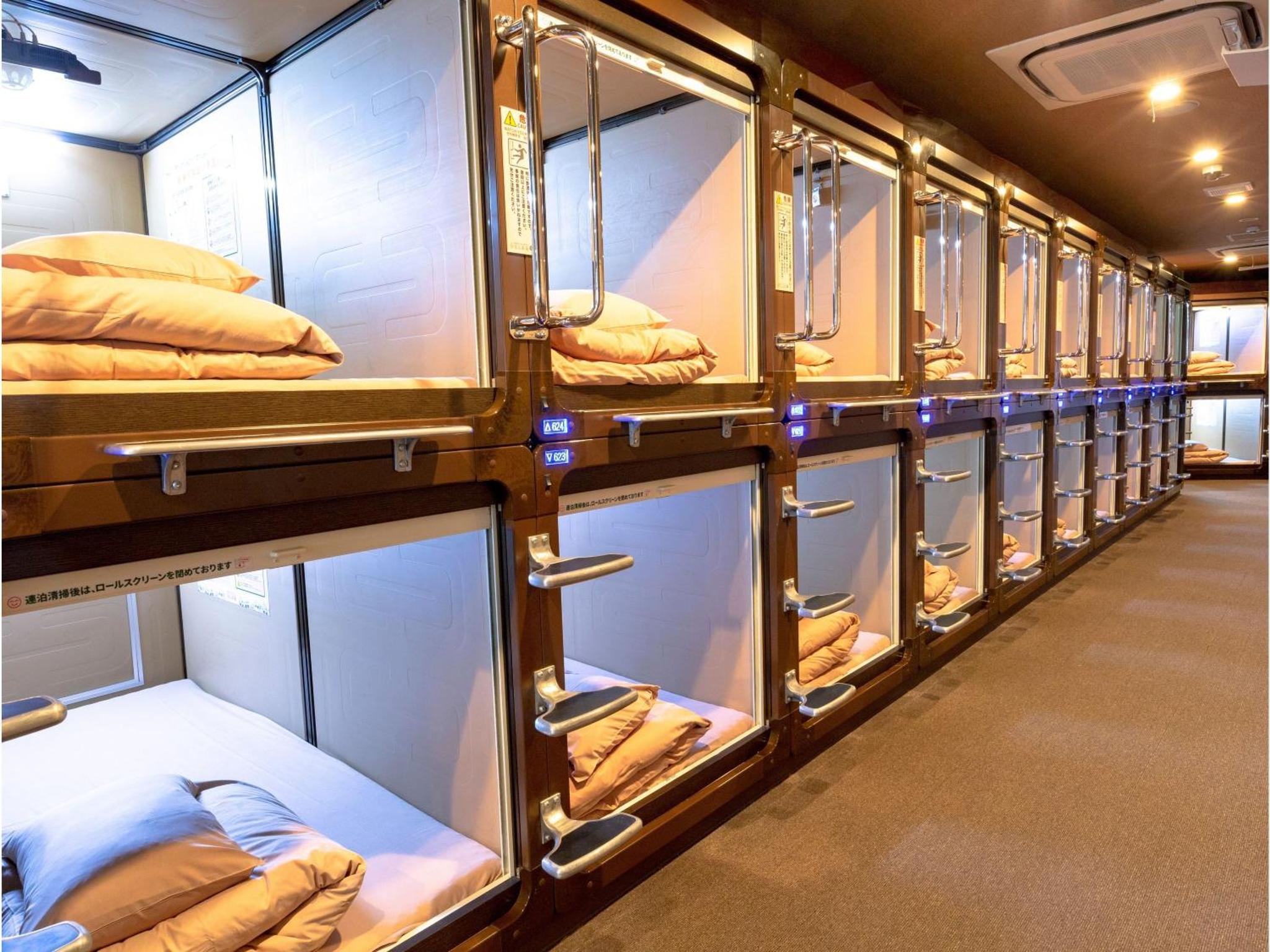 Capsule hotels near Shimbashi Station
