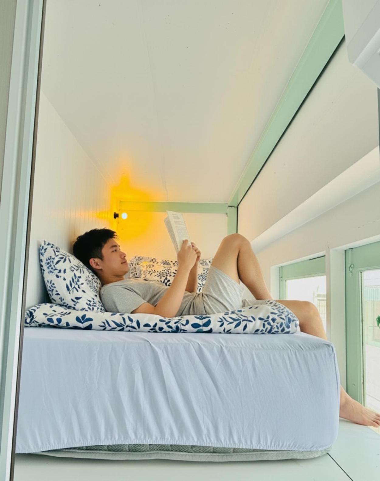 Easy Monday Pool Capsule Hotel - Old Town Bangkok