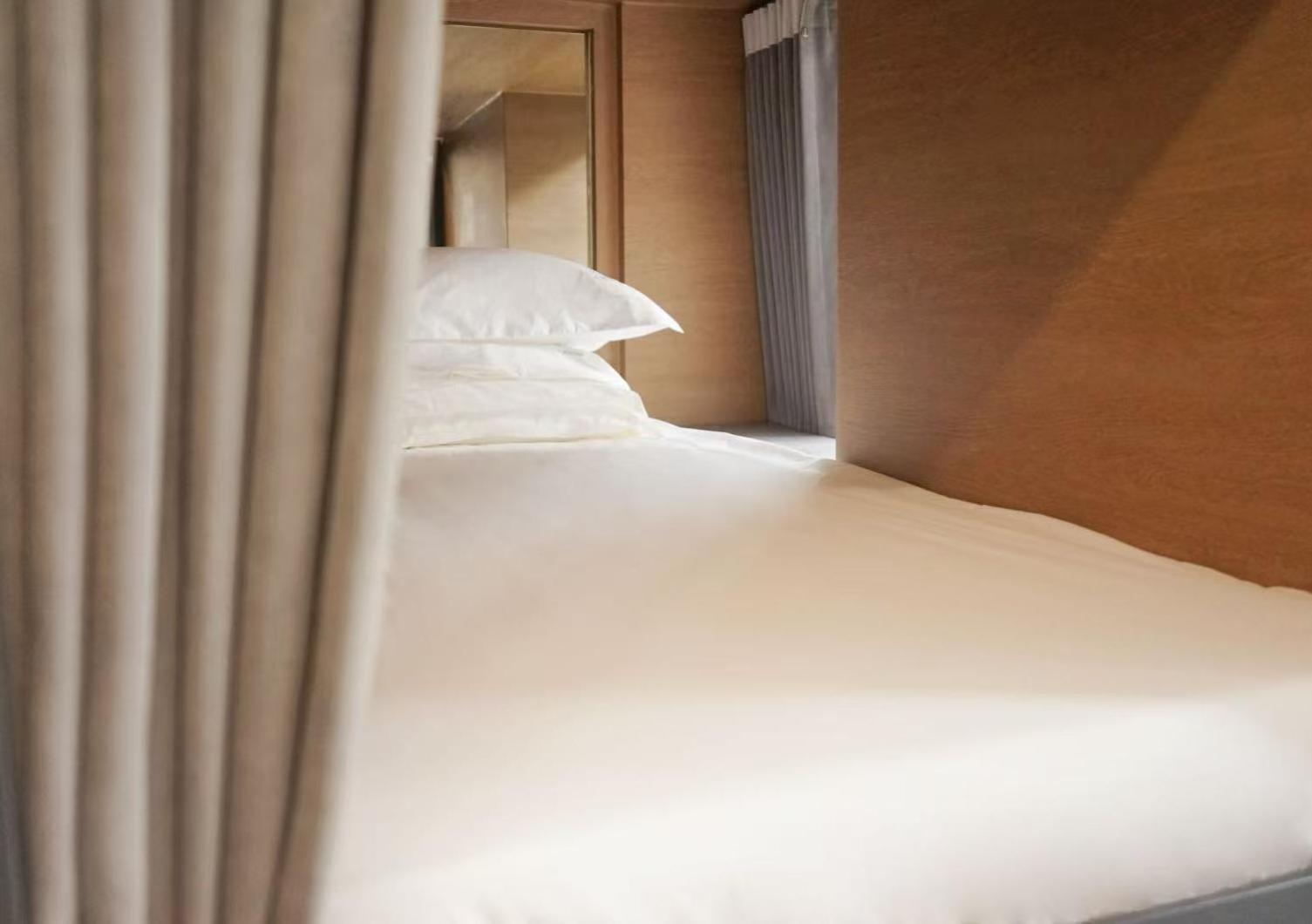 L YOUNG Inn Capsule Hotel Myeongdong — thumbnail 4
