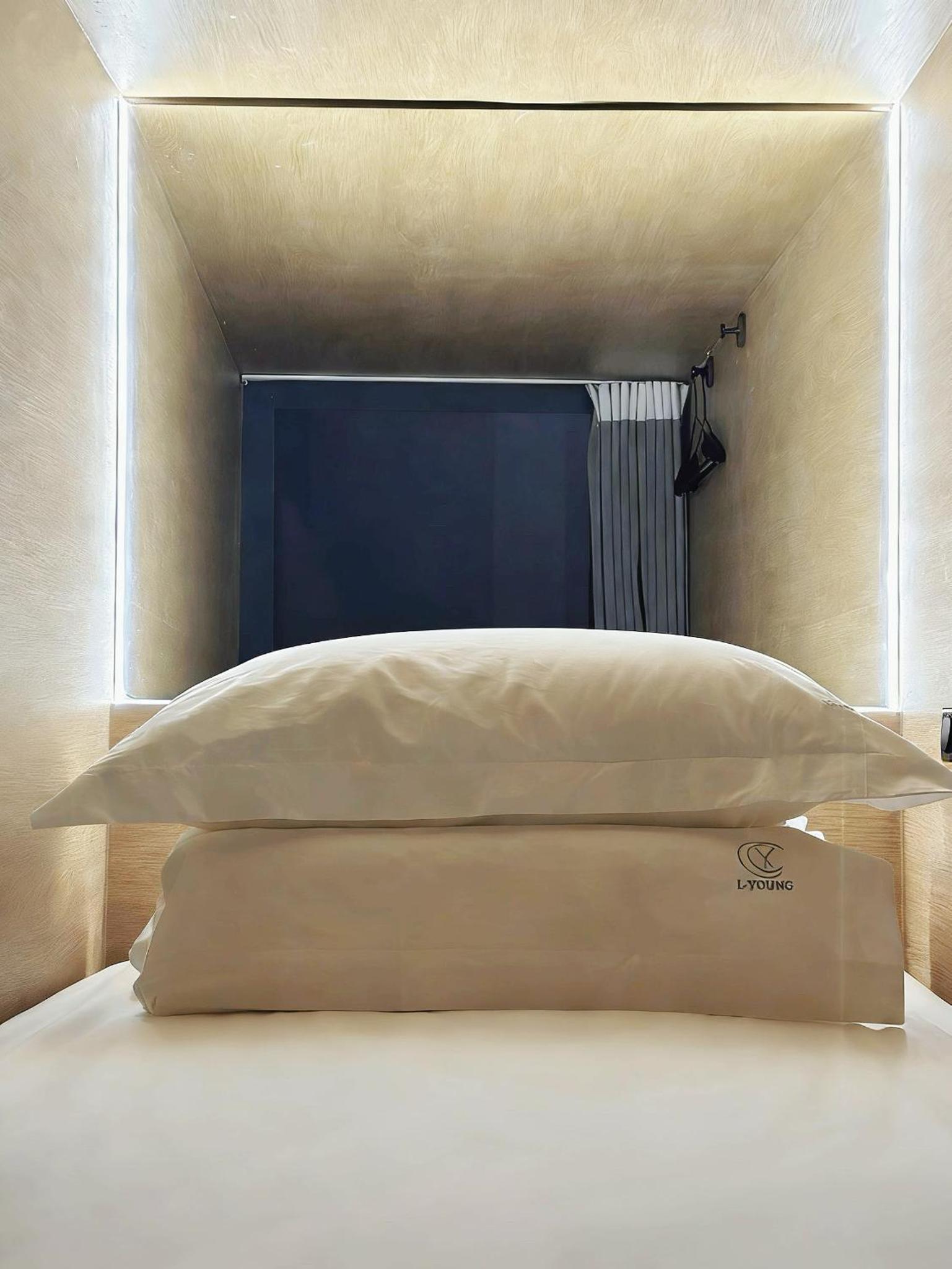 L YOUNG Inn Capsule Hotel Myeongdong — thumbnail 2