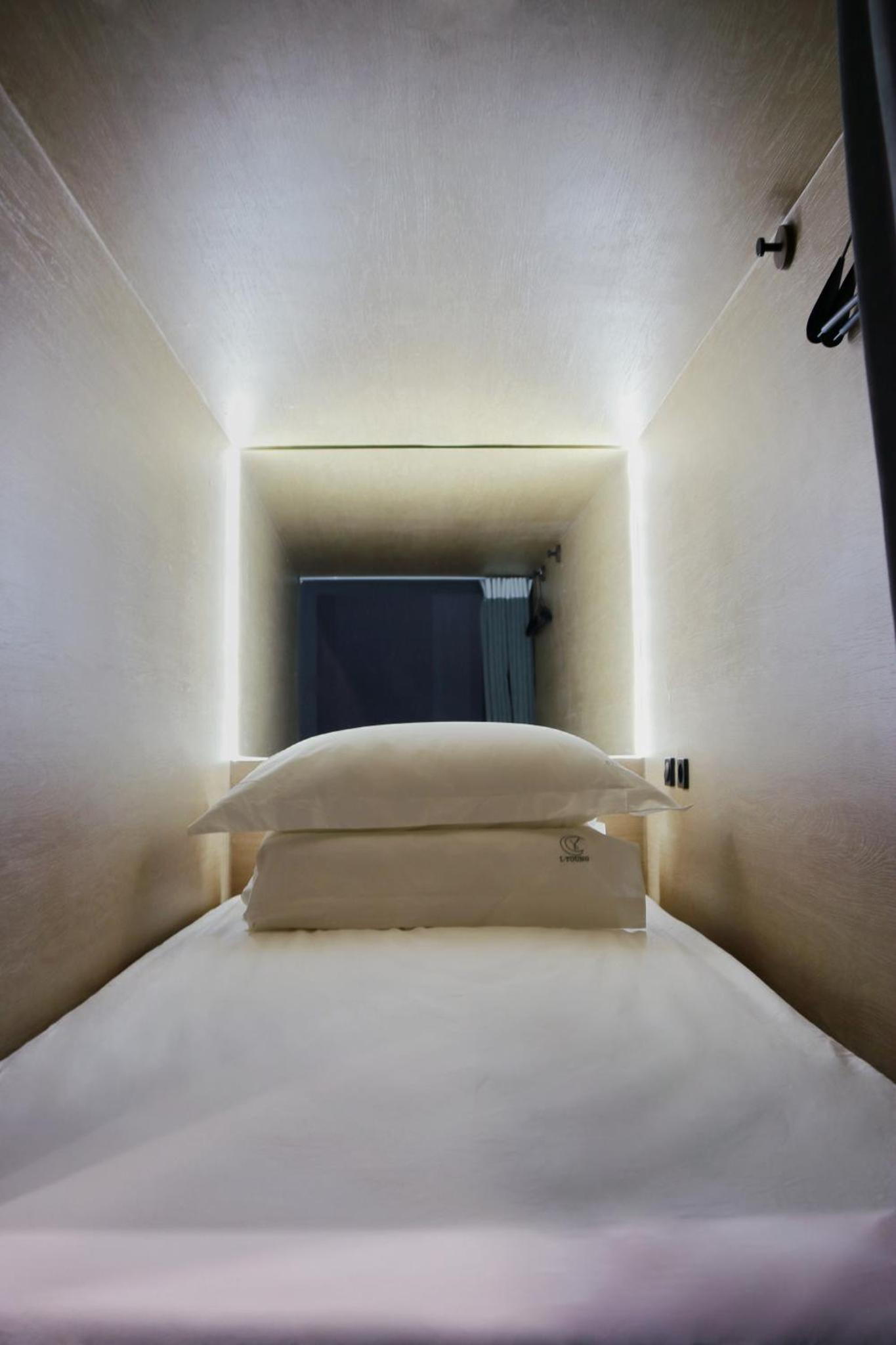 L YOUNG Inn Capsule Hotel Myeongdong — thumbnail 3