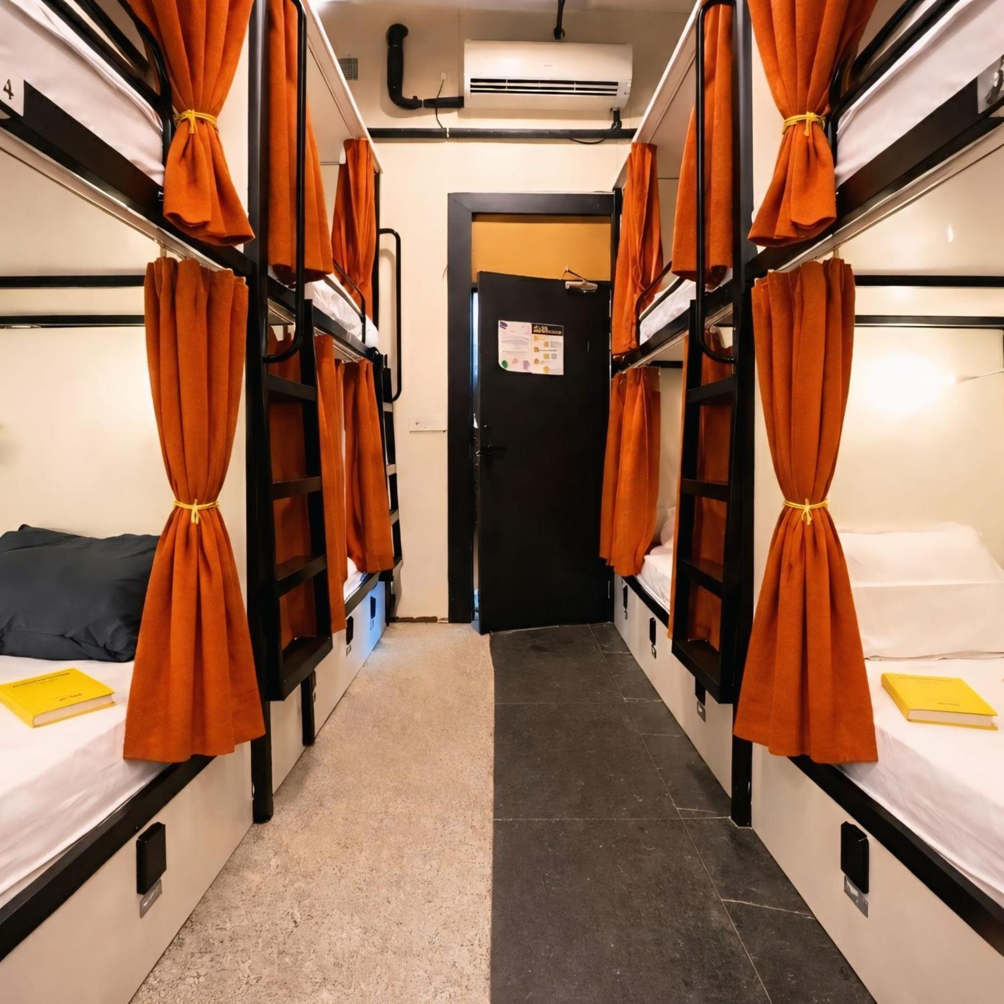 Metro POD Hotel at New Delhi Metro & Railway Station — photo 10