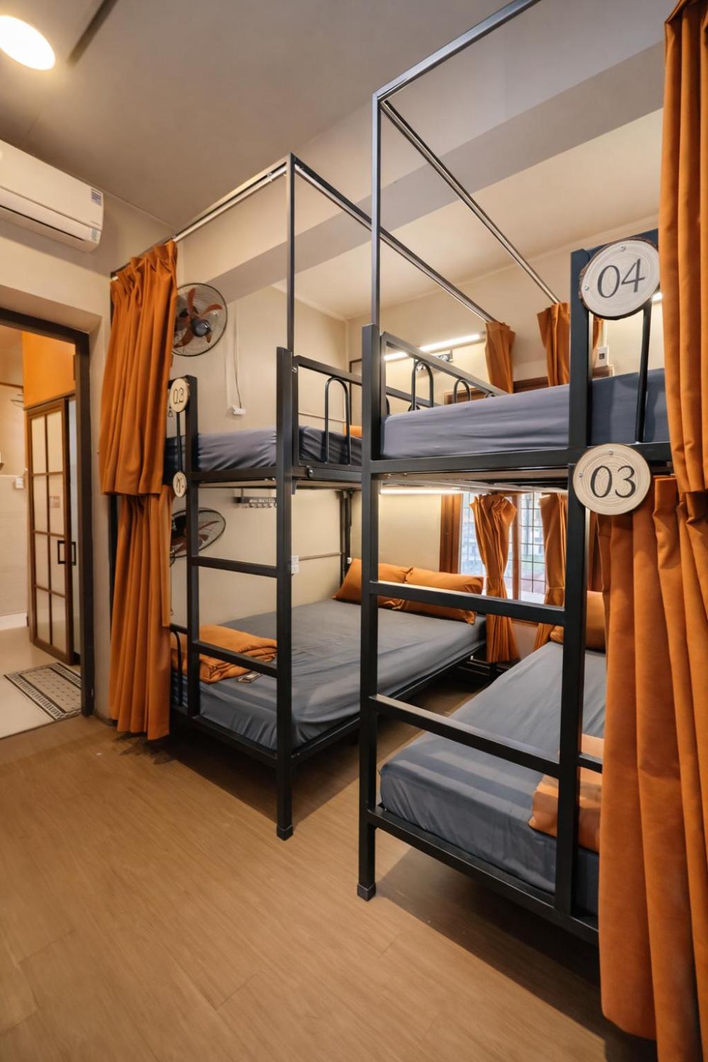 FEMALE DORM - 3 mins to Train street - Top Floor Hostel - Big bed — photo 5