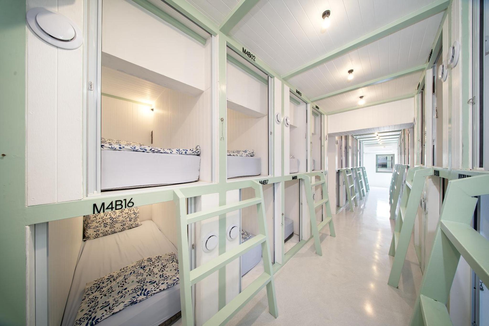 Capsule Hostel and Thai Traditional Bath Bangkok — photo 6