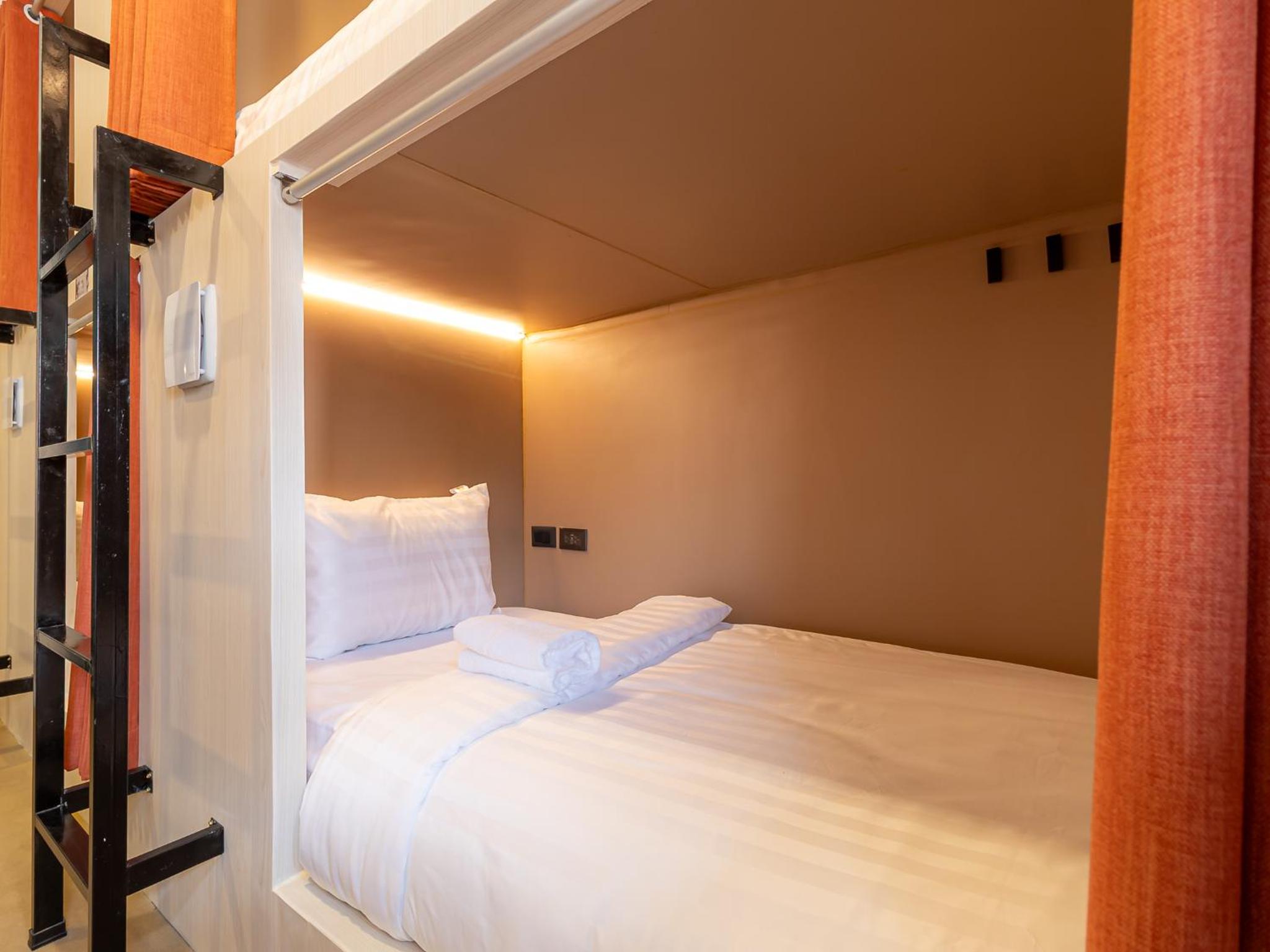 Social Pod Khao San Hostel — thumbnail 3