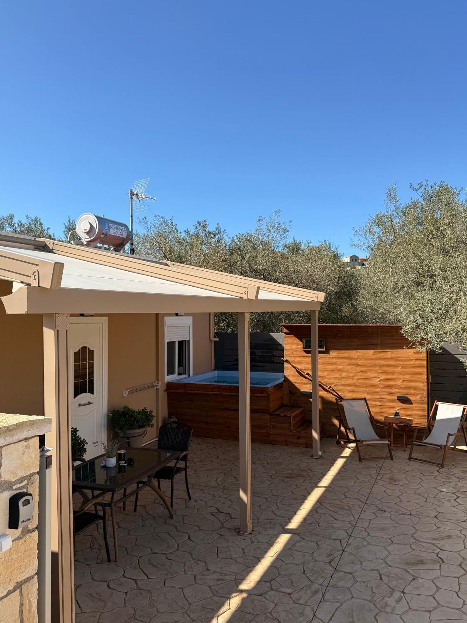 Elia House — thumbnail 2