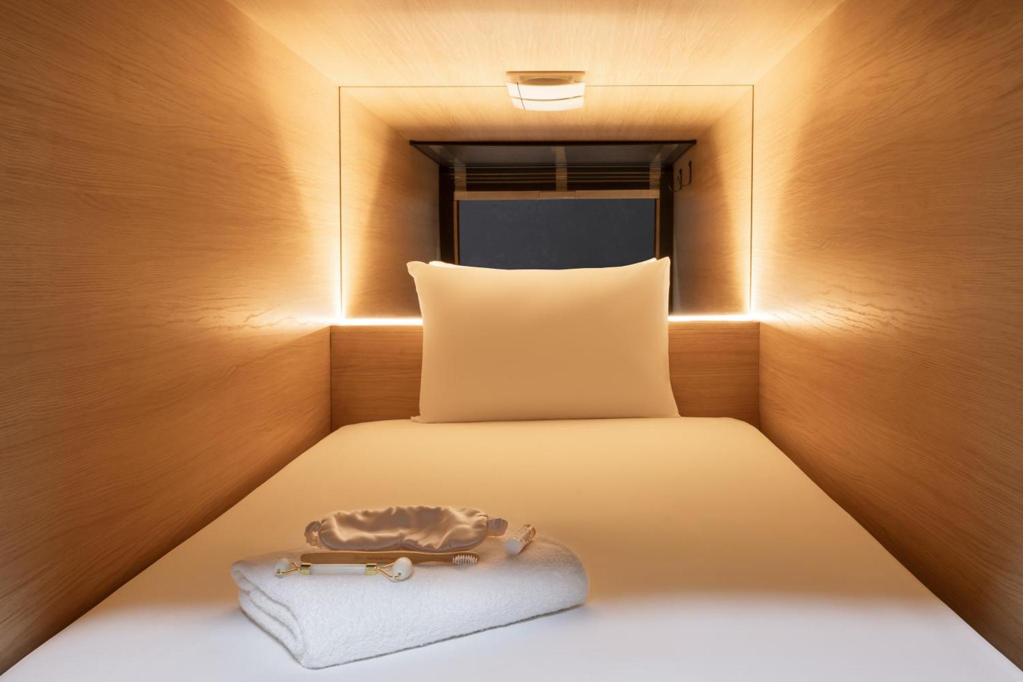 Zedwell Capsule Hotel Piccadilly Circus — photo 8