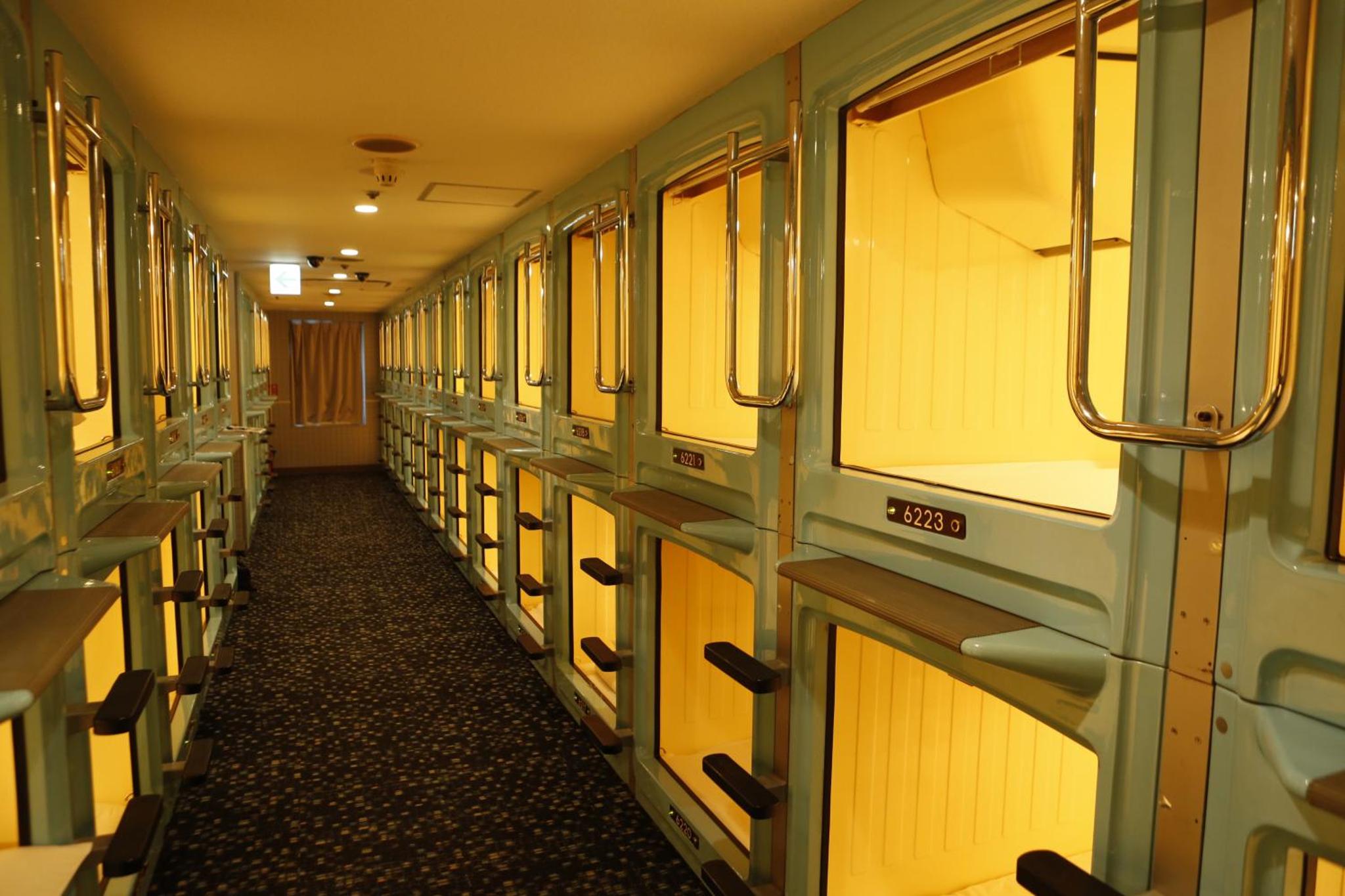 Shinjuku Kuyakusho-mae Capsule Hotel — thumbnail 3