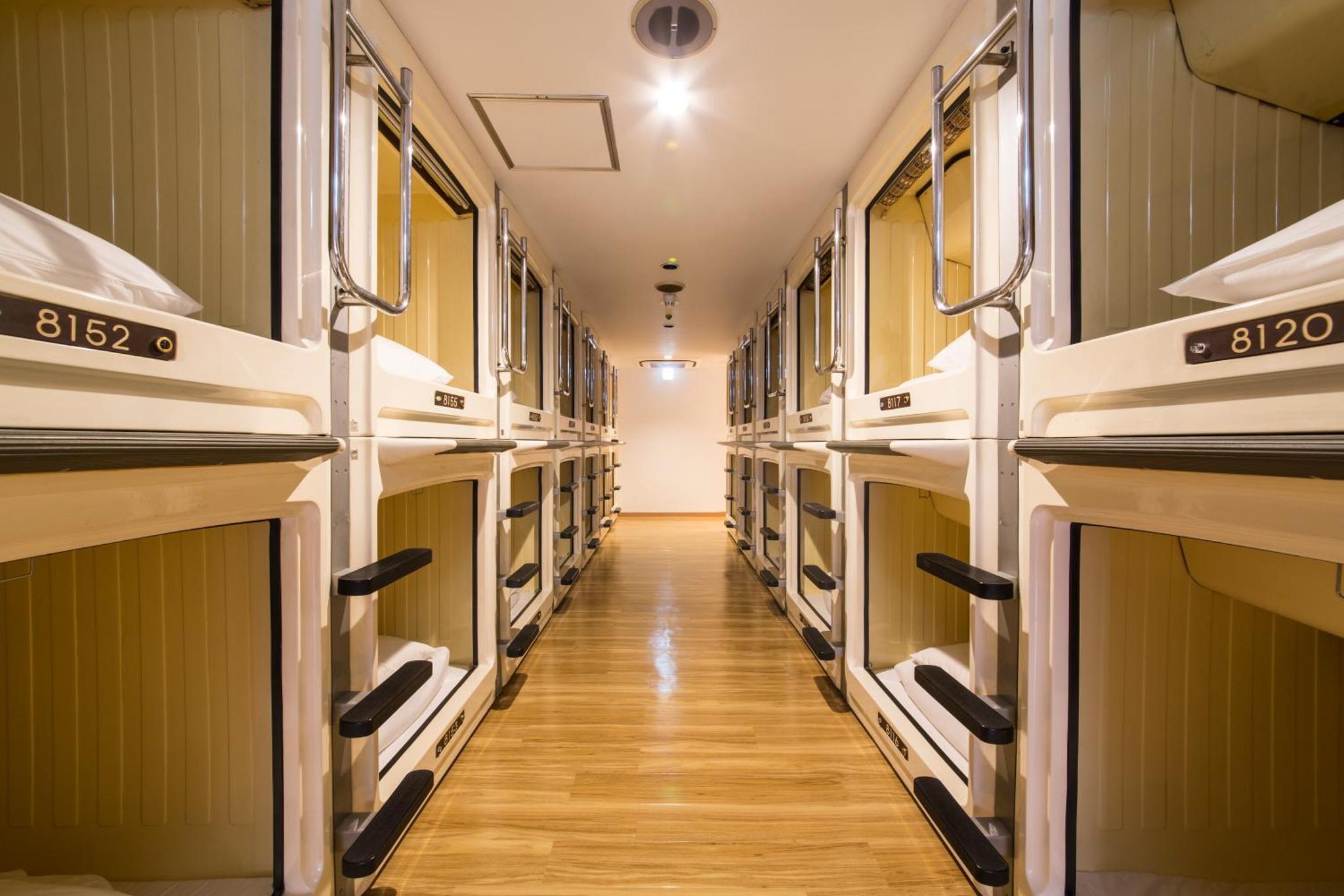 Shinjuku Kuyakusho-mae Capsule Hotel — thumbnail 2