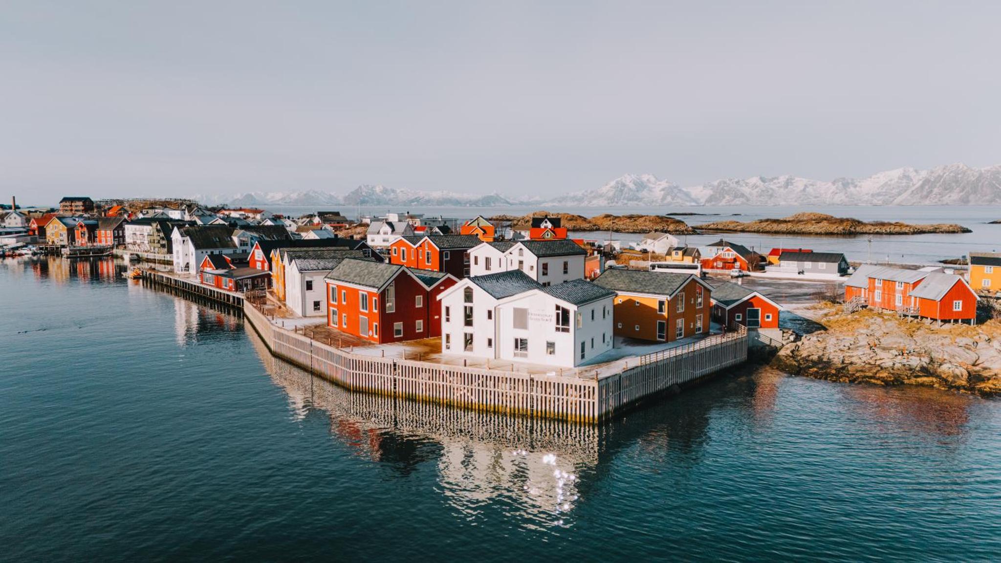 Henningsvær Bryggehotell — thumbnail 4