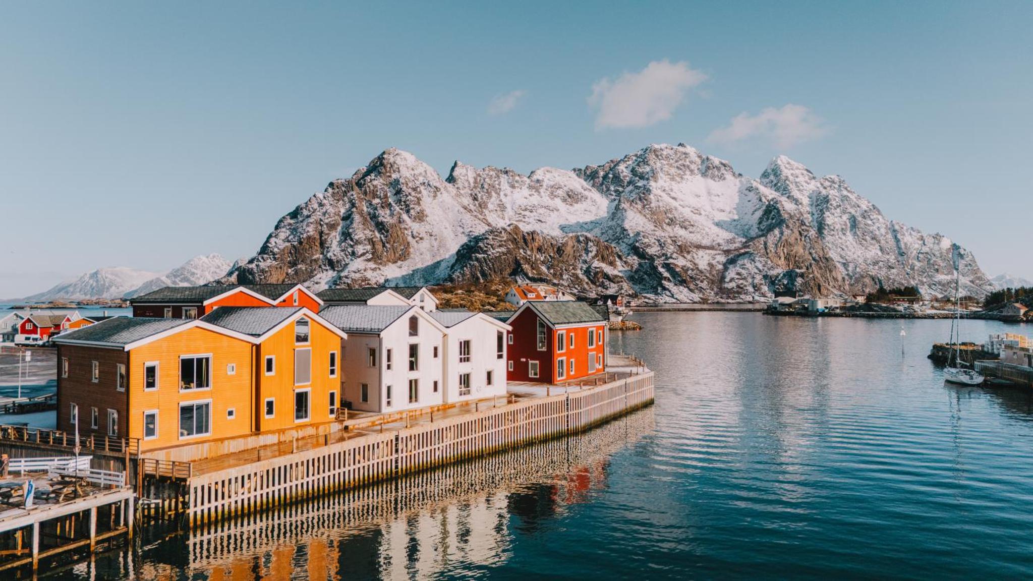 Henningsvær Bryggehotell — thumbnail 3