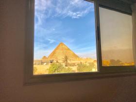 3 Pyramids View Inn