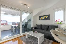 Knez, sea view ap close to the beach