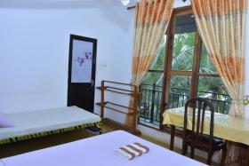 splendid lake view safari lodge