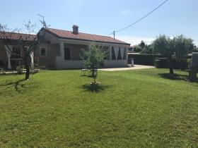 Apartments MIMA with garden