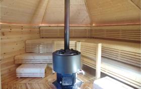 Nice home in Huskvarna with 3 Bedrooms, Jacuzzi and WiFi