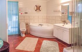 Beautiful home in Lindesnes with 5 Bedrooms, Private swimming pool and Indoor swimming pool