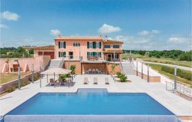Stunning home in Manacor with WiFi, Private swimming pool and Swimming pool
