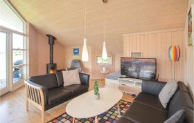 Nice home in Væggerløse w/ Sauna and 3 Bedrooms