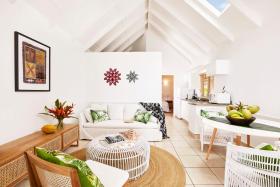 Motu Beachfront Art Villas