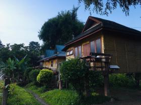 Golden Hut -Chill Bungalows in town黄金泰式传统独栋小屋