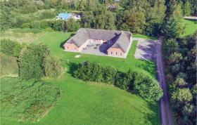 Stunning home in Ulfborg with WiFi, Private swimming pool and Indoor swimming pool