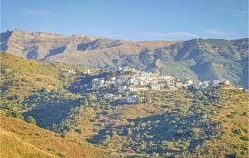 Amazing home in Corumbela with 3 Bedrooms and Outdoor swimming pool