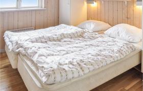 Awesome home in Faaborg w/ Sauna, WiFi and 4 Bedrooms