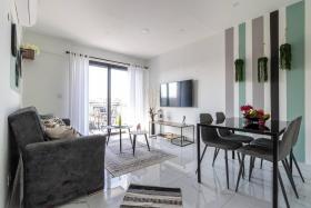Deluxe 2 Bedrooms Apartment/Terrace in City Center