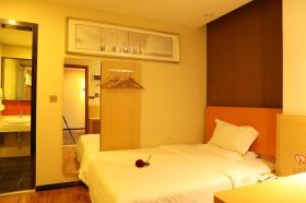 7Days Premium Chengdu Dufu Thatched Cottage