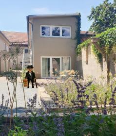 Travel Art Boardinghouse