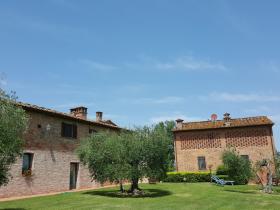 Lovely Farmhouse in Castelfiorentino with Garden