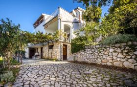 5 bedrooms villa at Klenovica 500 m away from the beach with sea view furnished terrace and wifi