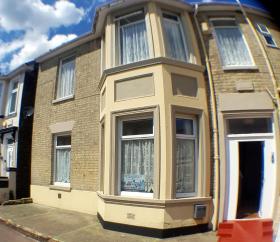 4 berth first floor flat Glen Villa 3