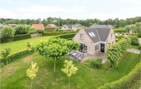 Nice home in Tzummarum with 3 Bedrooms, Sauna and WiFi