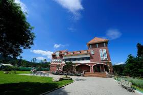 Schokolake Country House