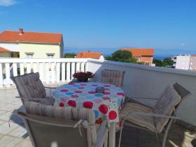 Apartments in Njivice/Insel Krk 34038