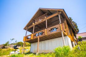 Awaji Seaside Log house in Goshiki