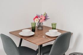 Florence Avenue, Apartment 1