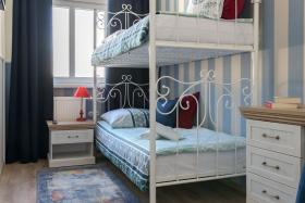 Hostel Night o'clock