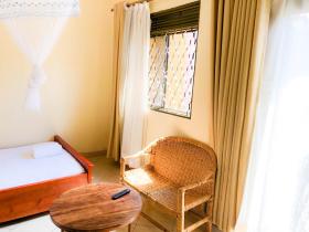 Cozy Bukoto Studio, unlimited WiFi, Netflix & Close to Acacia