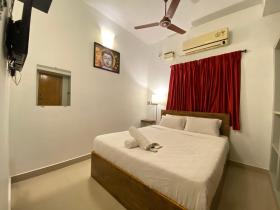 La Paradise Residency