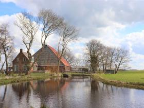 Beautiful farmhouse with a hottub