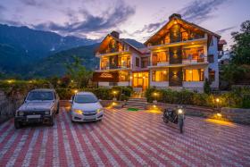 Zostel Manali, Burwa