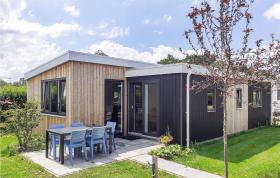 Nice home in Heinkenszand with 3 Bedrooms and WiFi