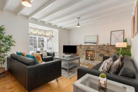 Ivydene - Beautiful Cottage, Stone Throw from Beach, Wonderful Sea Views