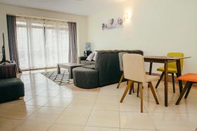 Elegant Art Deco Home with Free Wi-Fi, Parking, Netflix & Baby Cot in Ruaka