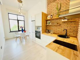 Европейский остров в Алматы